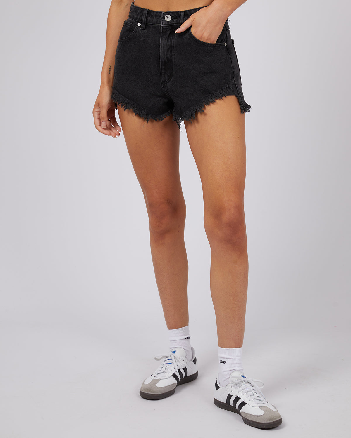 High Relaxed Short Black Salt Black