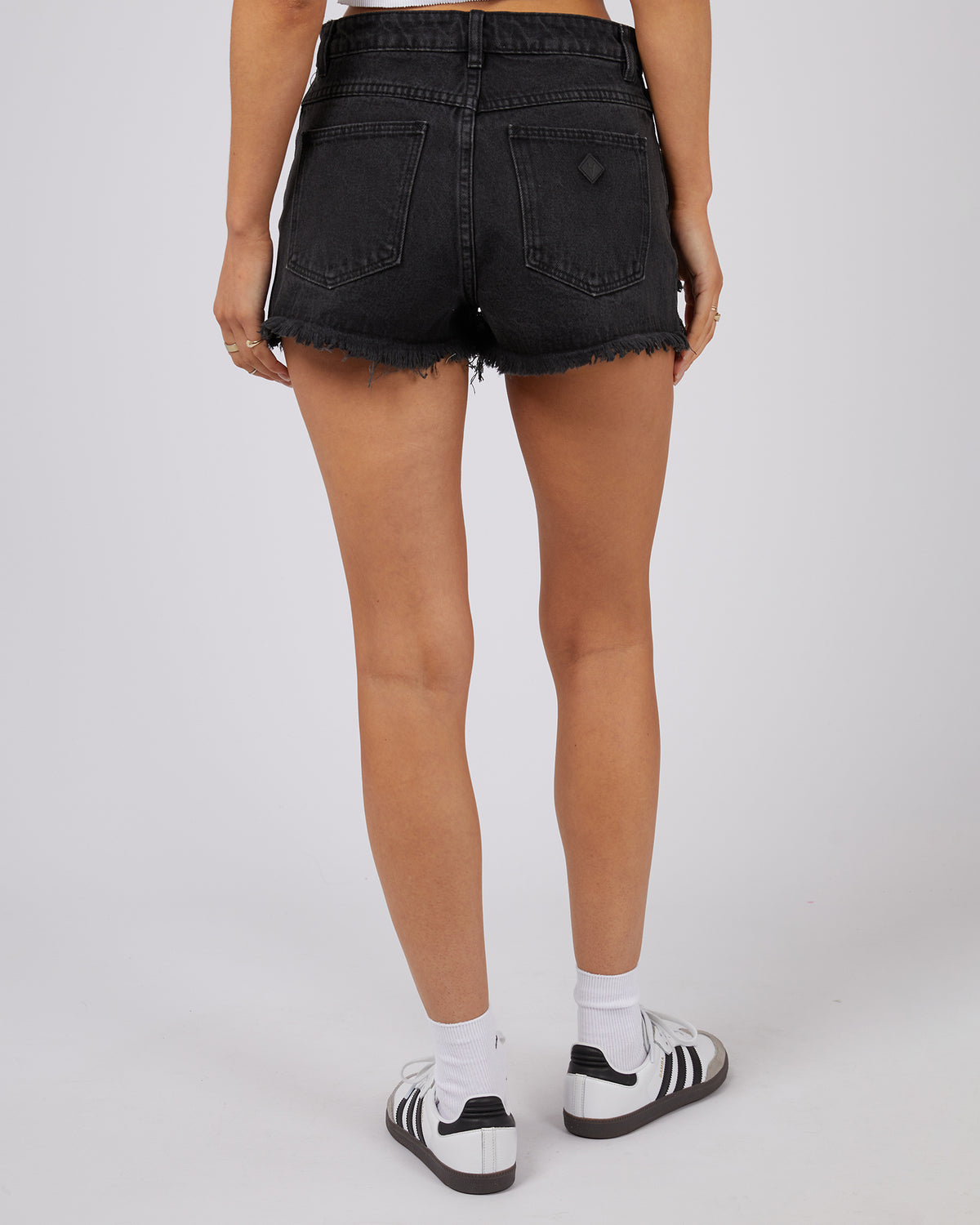 High Relaxed Short Black Salt Black