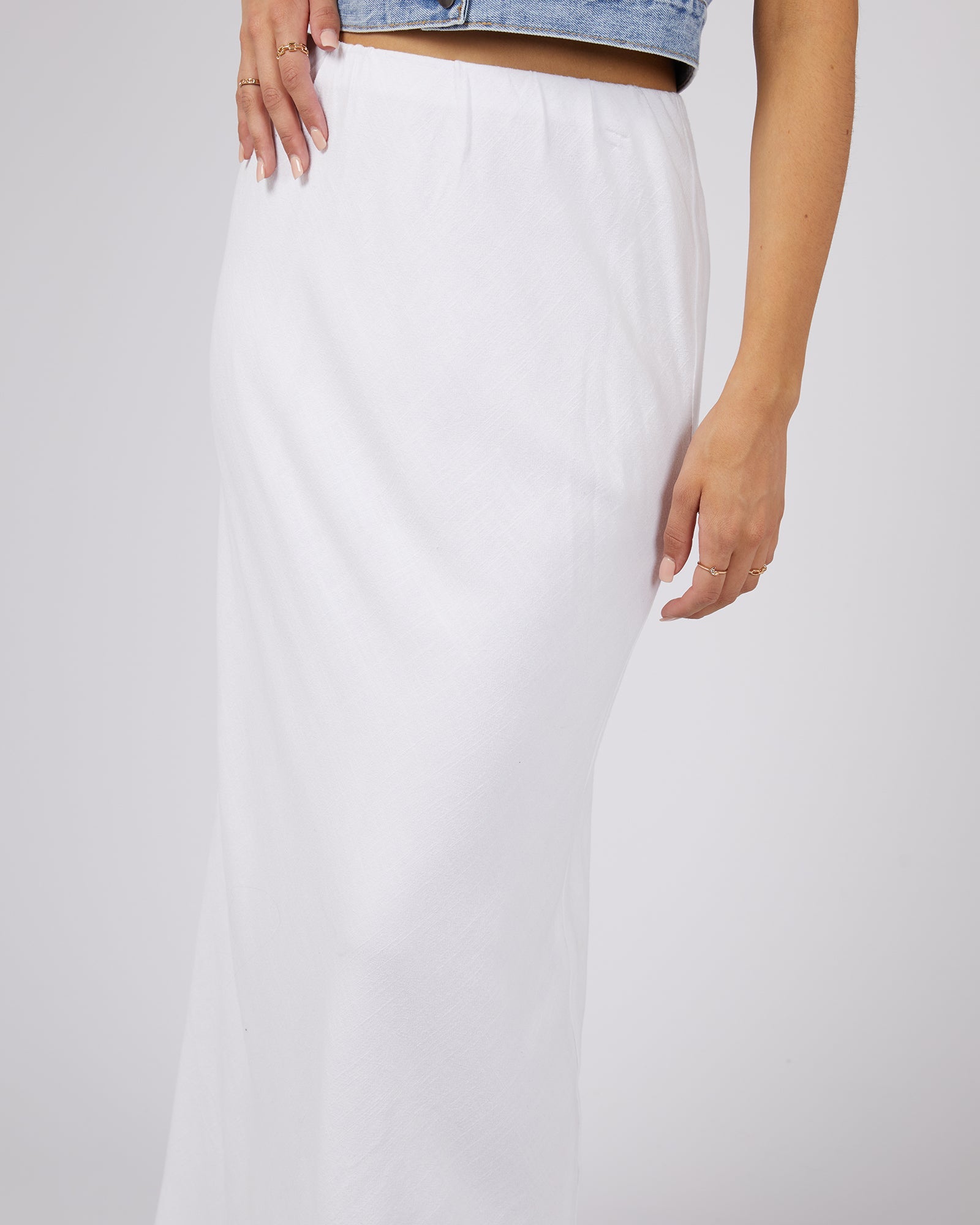 Plain white flowy outlet skirt